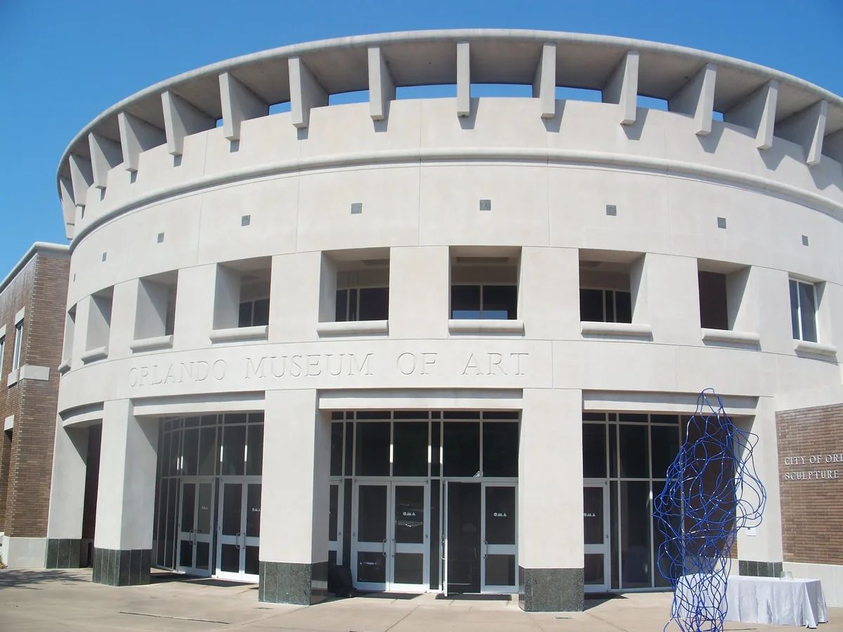 The curved stone rotunda entrance of the Orlando Museum of Art in Loch Haven Park